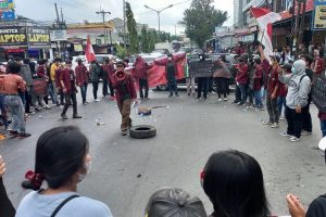 Demo Mahasiswa Di Jalan
