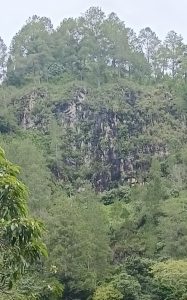 Spot Rock Climbing Pemula Di Siboro Hill