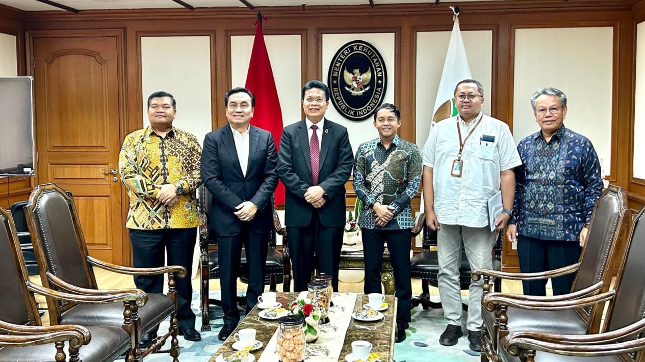 Ephorus dan Menteri Kehutanan