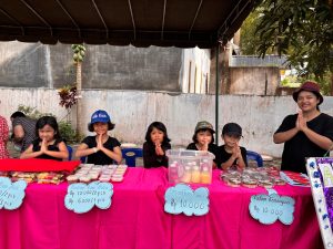 Siswa Berjualan Saat Bajar