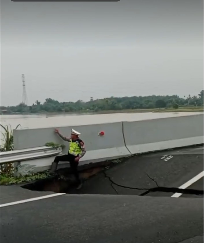 Patahan Jalan Tol Kutepat