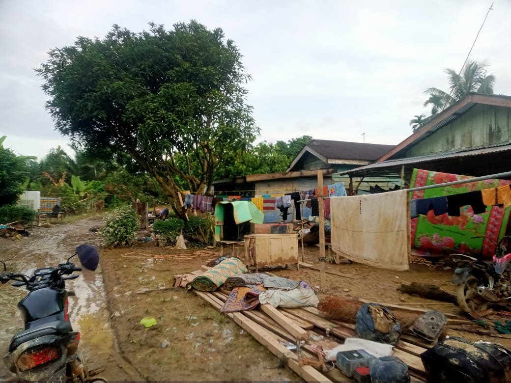 Barang-Barang Warga Terdampak Banjir Di Aras Napal Kiri