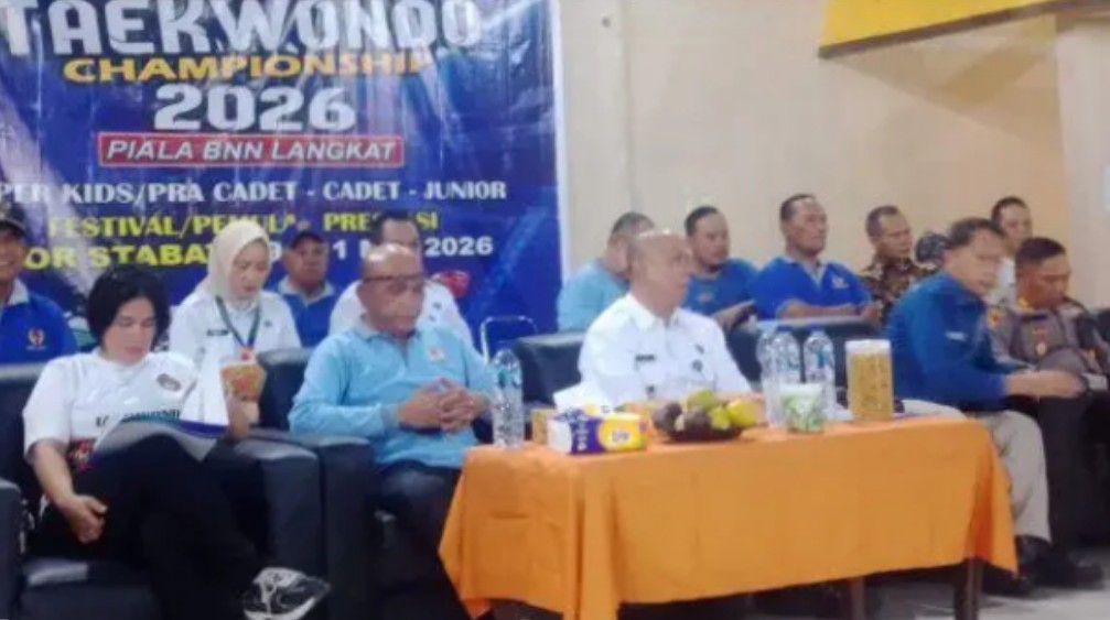 Ketua BNN Langkat Baju Putih Ditengah
